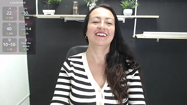 Snapshot of Lauryn_Jones chatting on 12, 5, 2026 Lauryn Jones online show from 12, 5, 2026