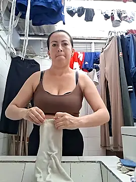 Snapshot of Lauryn_Jones chatting on 2, 7, 2026 Lauryn Jones online show from 2, 7, 2026
