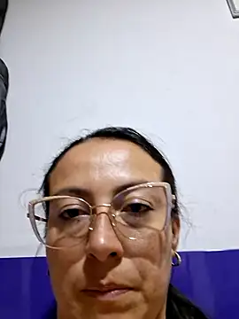 Snapshot of Lauryn_Jones chatting on 5, 7, 2026 Lauryn Jones online show from 5, 7, 2026