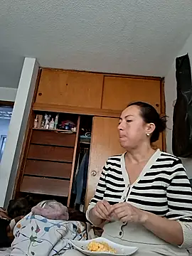 Snapshot of Lauryn_Jones chatting on 7, 7, 2026 Lauryn Jones online show from 7, 7, 2026