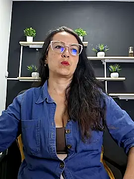Snapshot of Lauryn_Jones chatting on 10, 7, 2026 Lauryn Jones online show from 10, 7, 2026