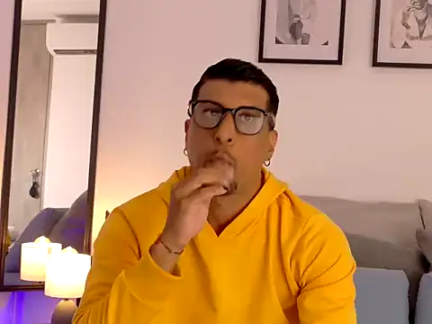 Snapshot of zac-bennett chatting on 9, 11, 2025 zac-bennett online show from 9, 11, 2025