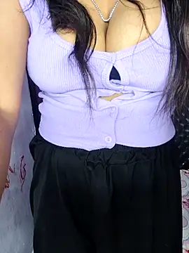 Snapshot of Hey_shiviii chatting on 11, 4, 2026 Hey shiviii online show from 11, 4, 2026