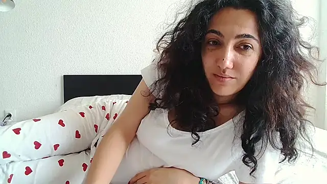 CharmingPearl online show from 25, 11, 2025