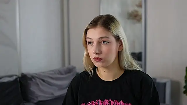 Snapshot of BlushVenom chatting on 6, 11, 2025 BlushVenom online show from 6, 11, 2025