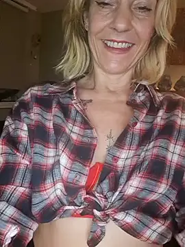 Snapshot of LittleSexyT chatting on 6, 11, 2025 LittleSexyT online show from 6, 11, 2025