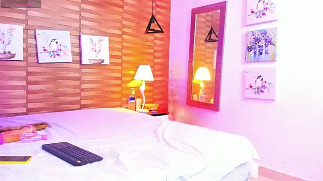 Mia Sensation  online show from 16, 4, 2026