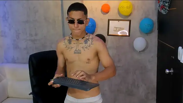 Snapshot of soy_Aron chatting on 22, 11, 2025 soy Aron online show from 22, 11, 2025