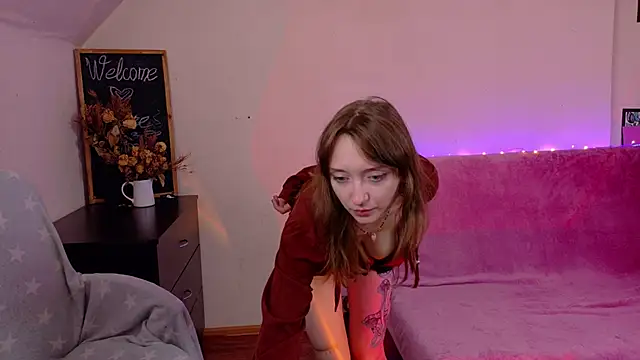 Snapshot of TinyMuse_ chatting on 9, 11, 2025 TinyMuse online show from 9, 11, 2025