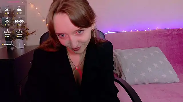 Snapshot of TinyMuse_ chatting on 18, 11, 2025 TinyMuse online show from 18, 11, 2025