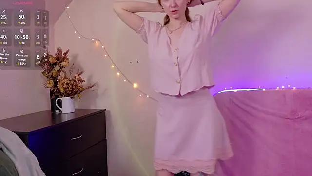 Snapshot of TinyMuse_ chatting on 20, 11, 2025 TinyMuse online show from 20, 11, 2025