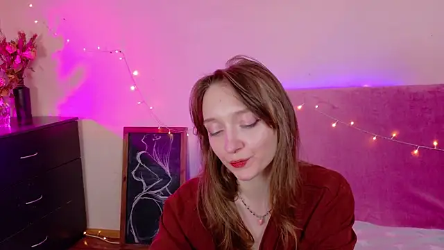 Snapshot of TinyMuse_ chatting on 25, 11, 2025 TinyMuse online show from 25, 11, 2025