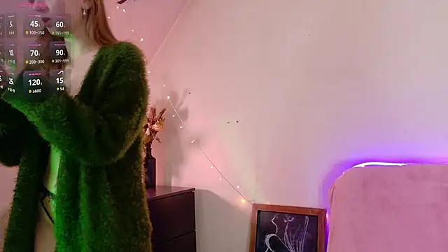 Snapshot of TinyMuse_ chatting on 2, 12, 2025 TinyMuse online show from 2, 12, 2025