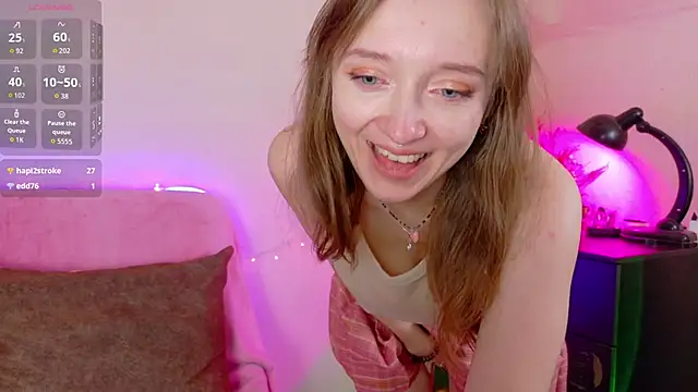 Snapshot of TinyMuse_ chatting on 15, 12, 2025 TinyMuse online show from 15, 12, 2025