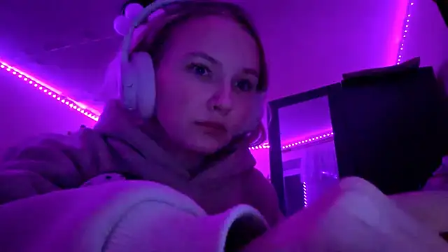 KarinRobertson online show from 4, 12, 2025