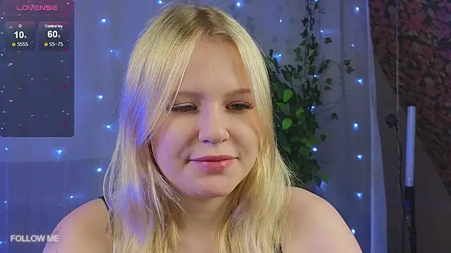 Snapshot of Mila_wxw chatting on 14, 11, 2025 Mila wxw online show from 14, 11, 2025