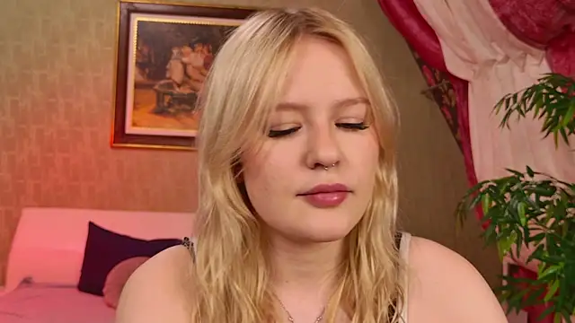 Snapshot of Mila_wxw chatting on 28, 11, 2025 Mila wxw online show from 28, 11, 2025