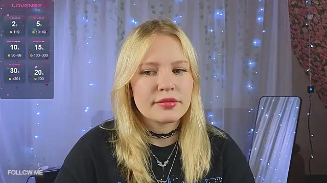 Snapshot of Mila_wxw chatting on 18, 12, 2025 Mila wxw online show from 18, 12, 2025