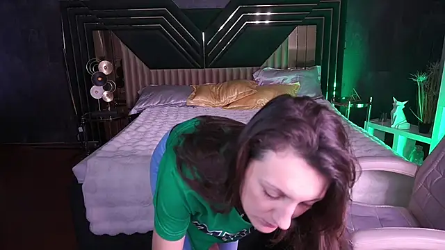 ZafiraMoonn online show from 18, 12, 2025