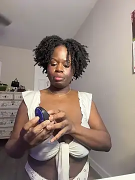 Snapshot of ladiosa_selene chatting on 7, 2, 2026 ladiosa selene online show from 7, 2, 2026