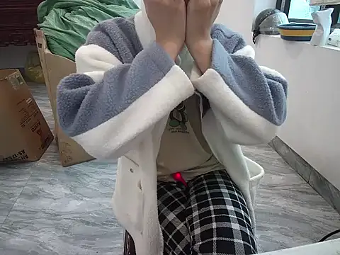 Snapshot of ---Lusi03--- chatting on 17, 12, 2025 ---Lusi03--- online show from 17, 12, 2025