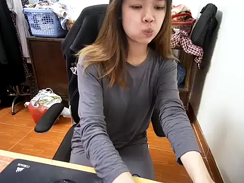 Snapshot of ---Lusi03--- chatting on 18, 12, 2025 ---Lusi03--- online show from 18, 12, 2025