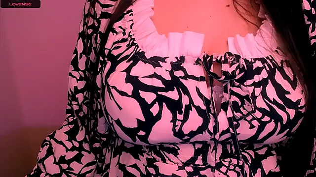 Snapshot of AlinaDoll_ chatting on 13, 11, 2025 AlinaDoll online show from 13, 11, 2025