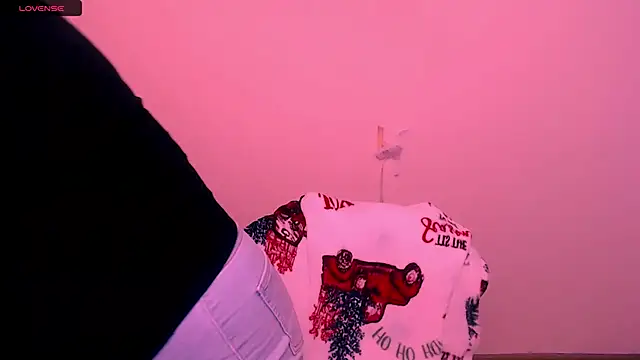 Snapshot of AlinaDoll_ chatting on 18, 11, 2025 AlinaDoll online show from 18, 11, 2025