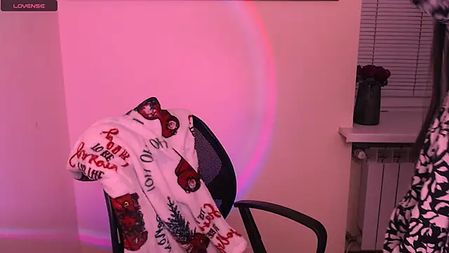 Snapshot of AlinaDoll_ chatting on 19, 11, 2025 AlinaDoll online show from 19, 11, 2025