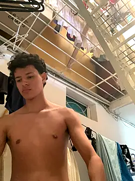 Snapshot of santicastroles chatting on 8, 11, 2025 santicastroles online show from 8, 11, 2025