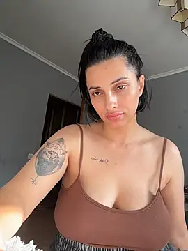 Snapshot of MUDA-TI chatting on 4, 11, 2025 MUDA-TI online show from 4, 11, 2025