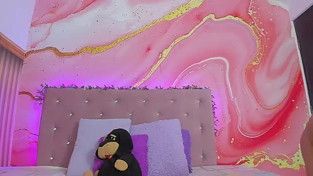 Snapshot of clhoe_Johnson_ chatting on 8, 11, 2025 clhoe Johnson online show from 8, 11, 2025