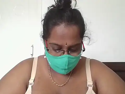 Snapshot of hootypriya chatting on 5, 11, 2025 hootypriya online show from 5, 11, 2025