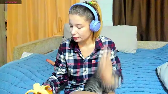 Eva purrr  online show from 5, 12, 2025