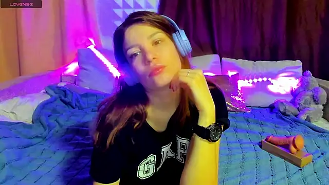 Eva purrr  online show from 11, 4, 2026