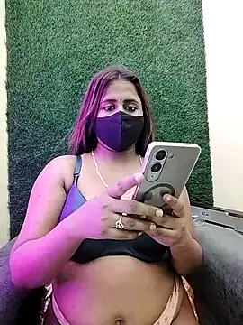 Snapshot of LoveLy-Soneya chatting on 24, 4, 2026 LoveLy-Soneya online show from 24, 4, 2026