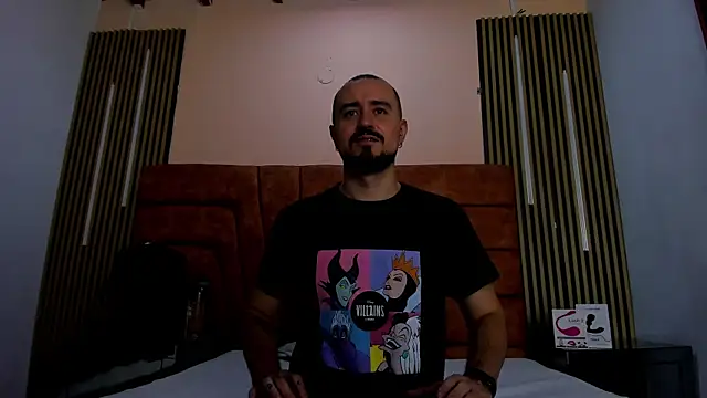 Snapshot of HARRY_FLYNN chatting on 12, 11, 2025 HARRY FLYNN online show from 12, 11, 2025