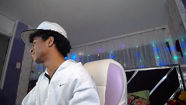 Santy bigcock 01 online show from 1, 6, 2026