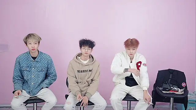 Snapshot of Beautifulboys-999 chatting on 1, 12, 2025 Beautifulboys-999 online show from 1, 12, 2025