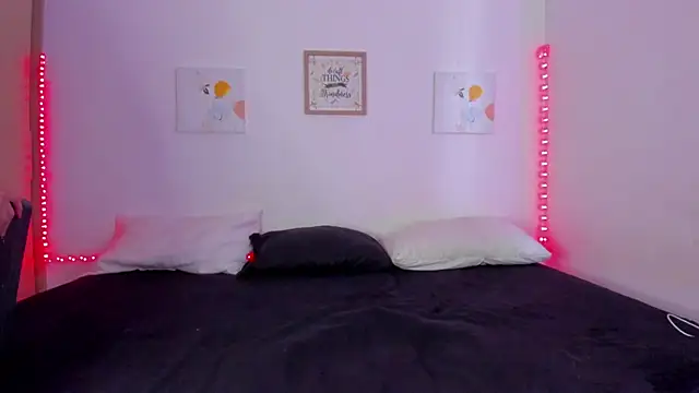 Miia  Jonees online show from 15, 12, 2025