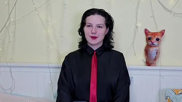 LatinaHuguenin online show from 24, 11, 2025