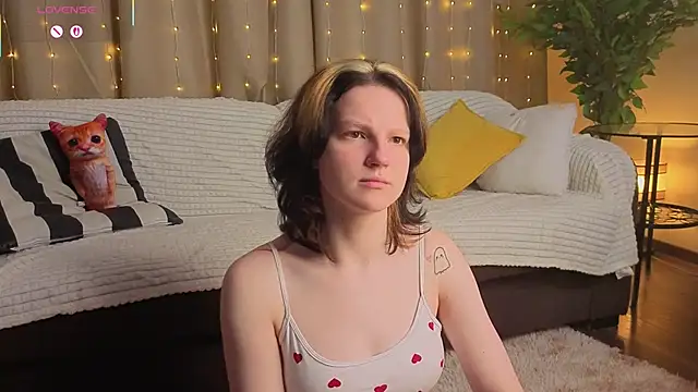 LatinaHuguenin online show from 2, 2, 2026