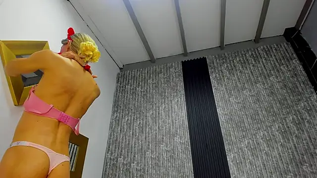 Caitlyn-Joness  online show from 17, 12, 2025