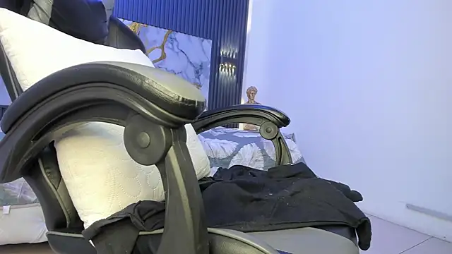 Liams18 online show from 9, 4, 2026