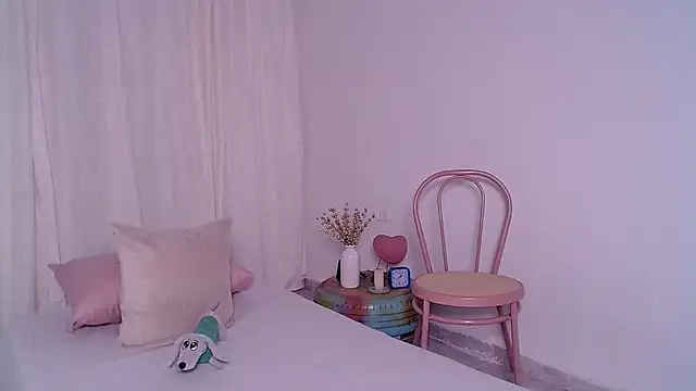 Snapshot of CoralReyes_IH chatting on 12, 11, 2025 CoralReyes IH online show from 12, 11, 2025