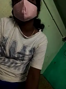 Snapshot of Couple1114 chatting on 17, 11, 2025 Couple1114 online show from 17, 11, 2025