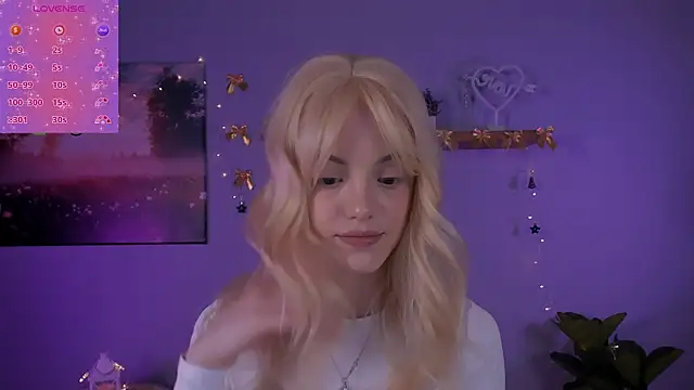 Snapshot of mia_starrr_ chatting on 19, 12, 2025 mia starrr online show from 19, 12, 2025