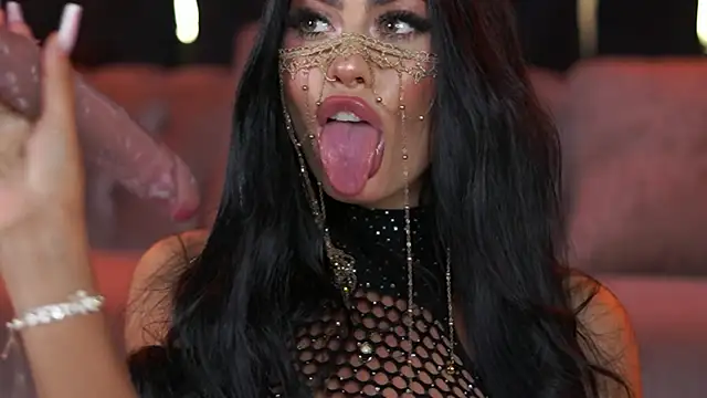 RavennaDArcy online show from 25, 7, 2026