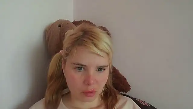 Snapshot of HornyElena chatting on 7, 7, 2026 HornyElena online show from 7, 7, 2026