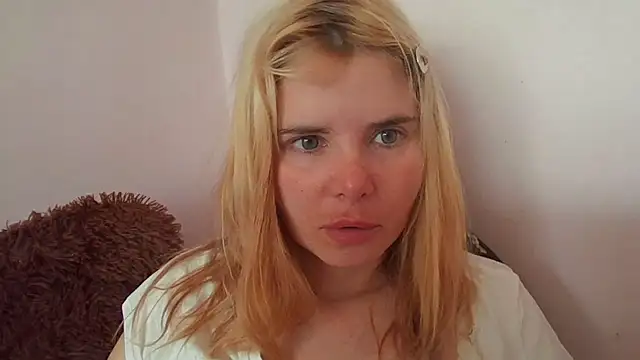 Snapshot of HornyElena chatting on 8, 7, 2026 HornyElena online show from 8, 7, 2026